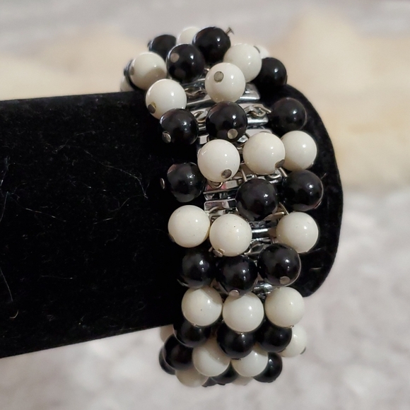 Black and white beaded expansion bracelet•Bundle! - Picture 4 of 8